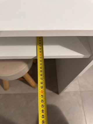 Escritorio blanco de madera