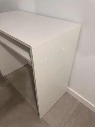 Escritorio blanco de madera