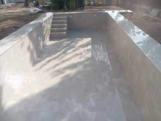 Piscina de obra de piedra