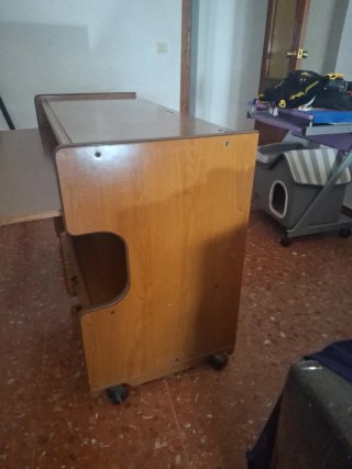 Mesa escritorio con ruedas