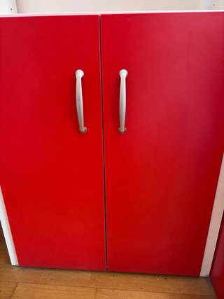 Estanterías infantiles rojas y blancas de 210cm