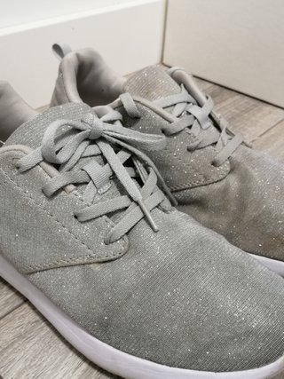 Zapatillas deportivas grises con brillo Talla 41