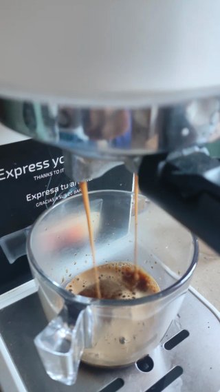 Cafetera DeLonghi Cafelizzia 790 Blanca