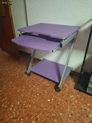 Tavolo da scrivania viola con ruote