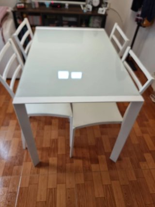 Mesa de cocina y 4 sillas