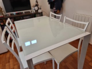 Mesa de cocina y 4 sillas