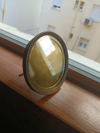 Marco antiguo metal dorado