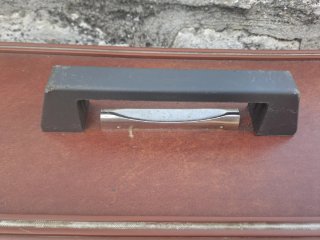 Tapadera y caja para máquina de coser