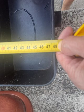 Tapadera y caja para máquina de coser