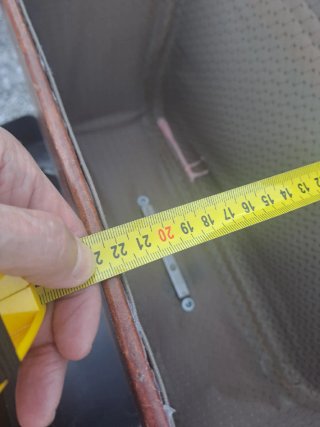 Tapadera y caja para máquina de coser