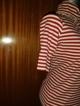 Blusa a rayas roja y blanca