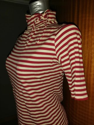 Blusa a rayas roja y blanca