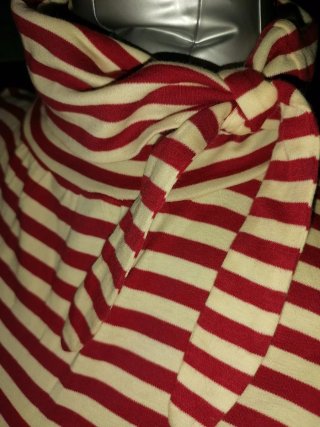 Blusa a rayas roja y blanca