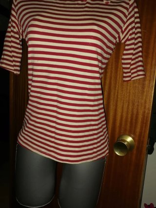 Blusa a rayas roja y blanca