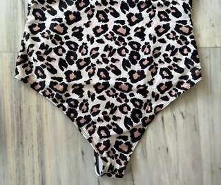 Bañador de leopardo blanco y marron
