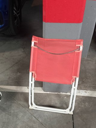 Silla plegable roja para playa o piscina
