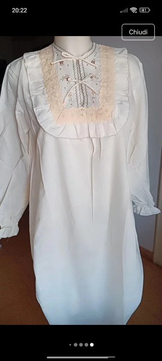 Camicia da notte vintage mai usata