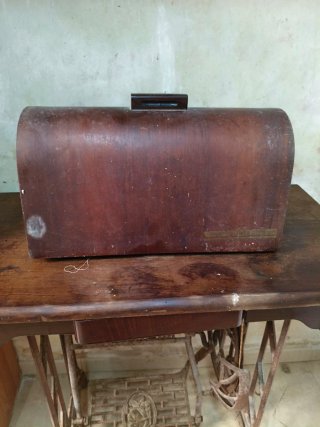 Máquina de coser Wertheim antigua