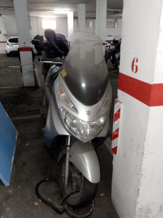 Suzuki Burgman 150 Maxi Scooter