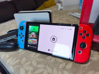 Nintendo Switch OLED Blanca y Roja