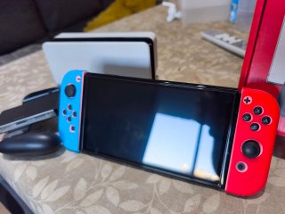 Nintendo Switch OLED Blanca y Roja