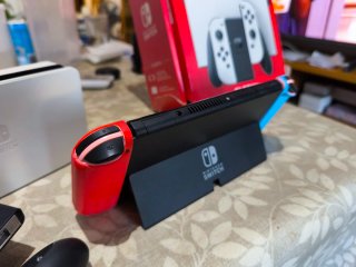 Nintendo Switch OLED Blanca y Roja