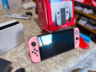 Nintendo Switch OLED Blanca y Roja
