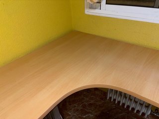 Mesa de madera para rincón