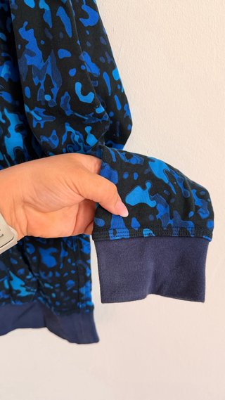 Sudadera Nike Estampado Militar Azul y Negro