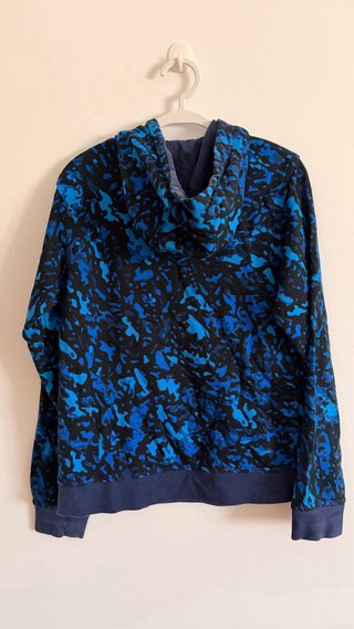 Sudadera Nike Estampado Militar Azul y Negro