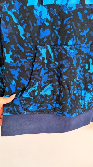 Sudadera Nike Estampado Militar Azul y Negro