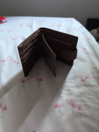 Cartera de piel marrón