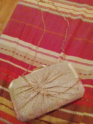 Bolso de fiesta dorado y plateado