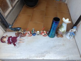Lote muñeca de porcelana y más cosas