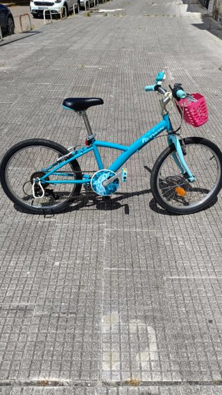 Bicicleta infantil azul 20 pulgadas y patinete