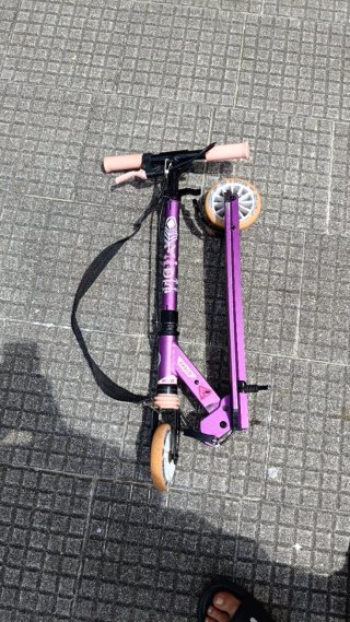 Bicicleta infantil azul 20 pulgadas y patinete