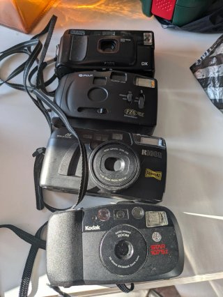 Set di Fotocamere Analogiche Fuji, Kodak, Olympus, Rico