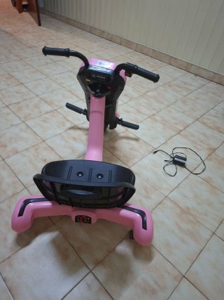 Triciclo Eléctrico Rosa Batería para cambiar