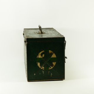Antiguo botiquín militar completo