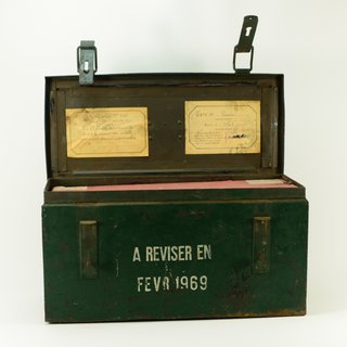 Antiguo botiquín militar completo
