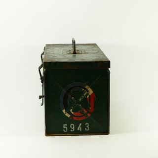 Antiguo botiquín militar completo