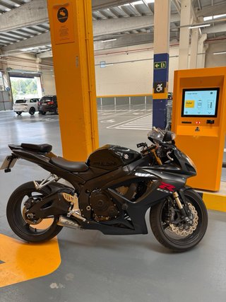 Suzuki GSXR 600 K7 Negra
