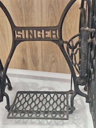 Máquina de coser Singer antigua 1911 con mueble