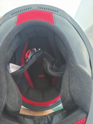 Casco infantil con diseño divertido