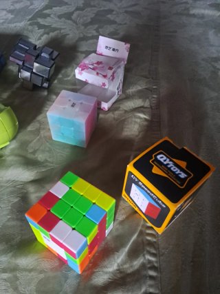 Lotto Cubi di Rubik e Altri Puzzle