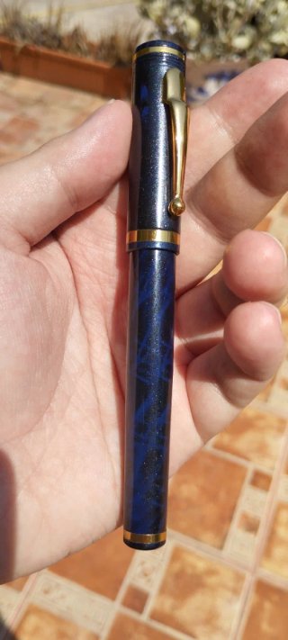 Pluma estilográfica vintage azul y dorada