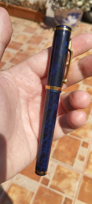 Pluma estilográfica vintage azul y dorada