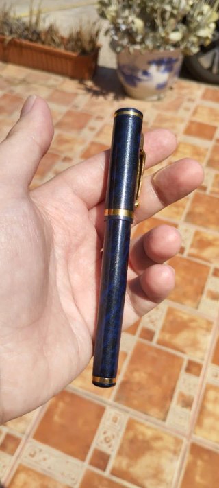 Pluma estilográfica vintage azul y dorada