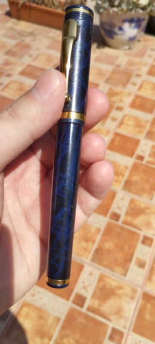 Pluma estilográfica vintage azul y dorada