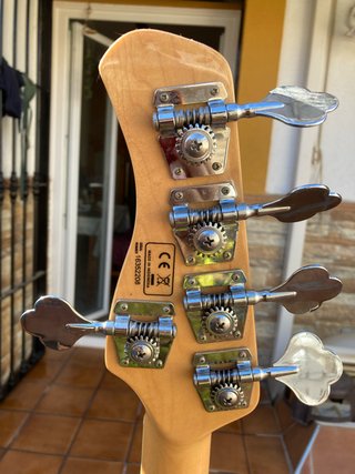 Bajo Marcus Miller V7 Alder 5 Fretless Negro
